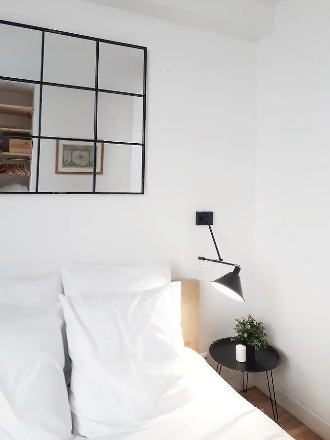 Appartement Paris-Place De Clichy 0*, Paris França